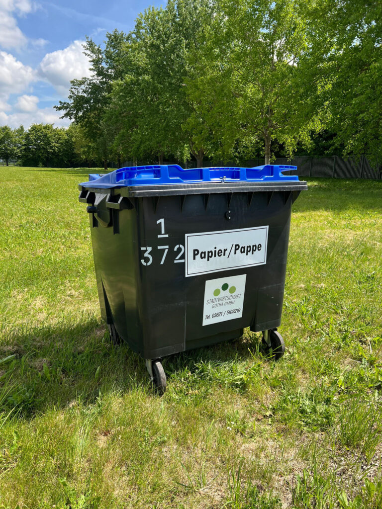 Behälter für Papier / Pappe